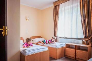 Фото номера Трехместный номер с видом на горы Комплексы для отдыха с коттеджами/бунгало Комплекс отдыха "Карпатский Уют" г. Славское 2