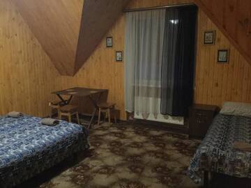 Фото номера Трехместный номер с общей ванной комнатой Отель Hotel Fortetsya г. Славское 3